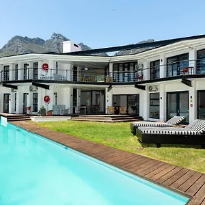 Guest house Neighbourgood 1st Crescent, Cape Town